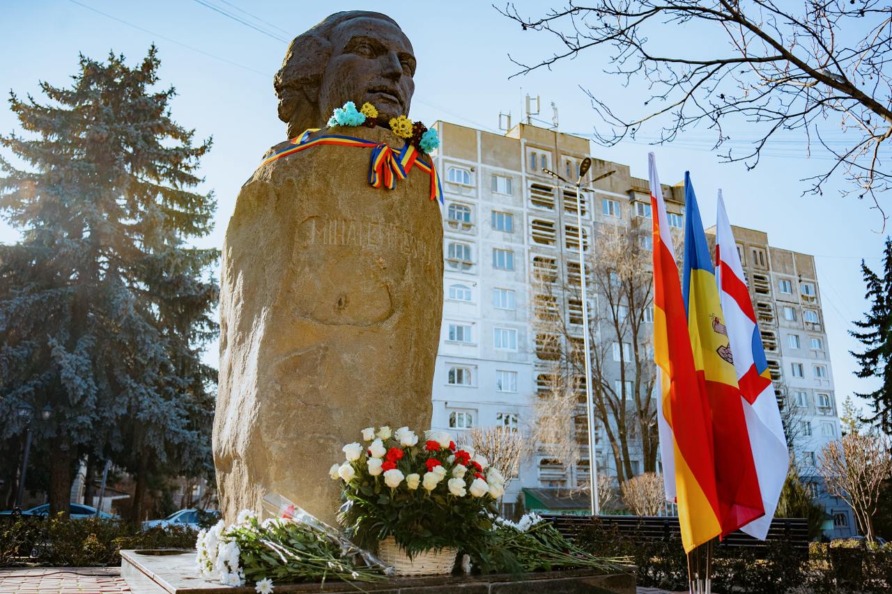 В Оргееве чествовали Михая Эминеску. Команда блока «Победа» организовала мероприятия в память о легендарном поэте